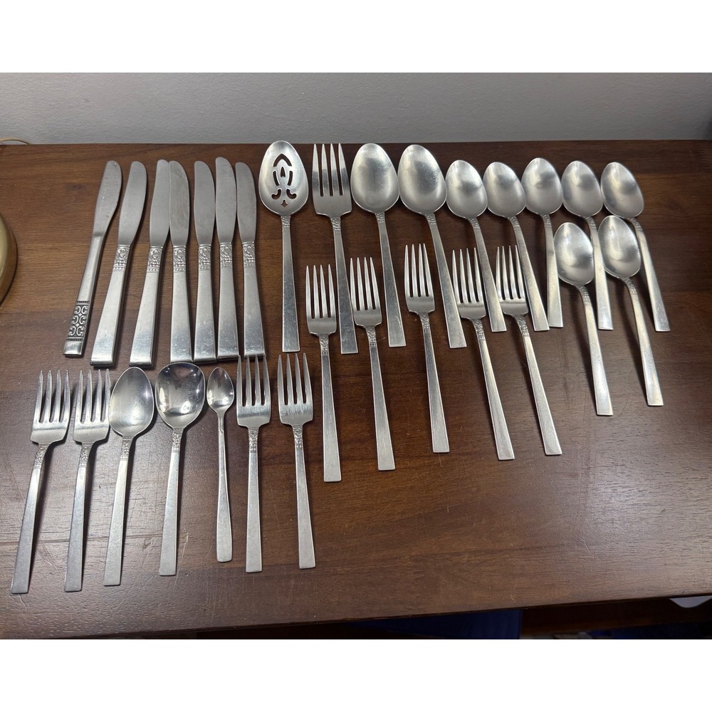 ROGERS SRB164 STAINLESS FLATWARE KOREA 32 piece set, 2 mixed pieces